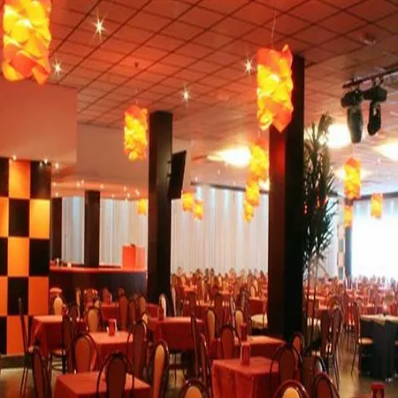 Yucas Hotell 2*