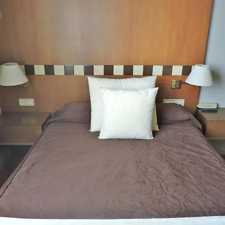 Yucas Hotell 2*