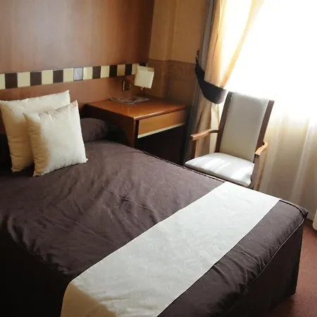 Yucas Hotel 2*