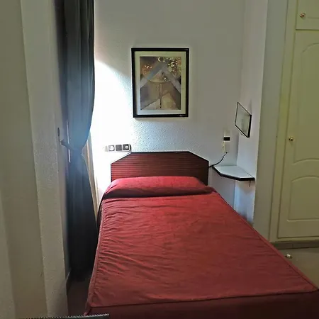 Yucas Hotel 2*