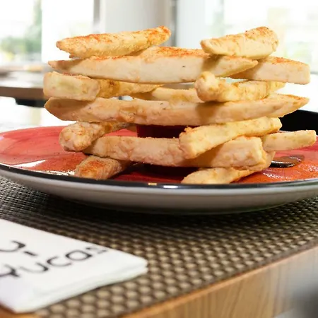 Ξενοδοχείο Yucas 2*